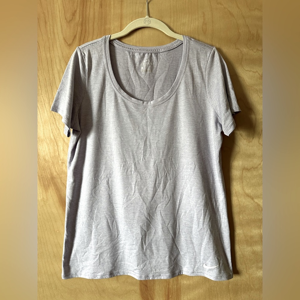 💕 Nike 💕 Women's Dri-Fit Sort Sleeve U Neck Top